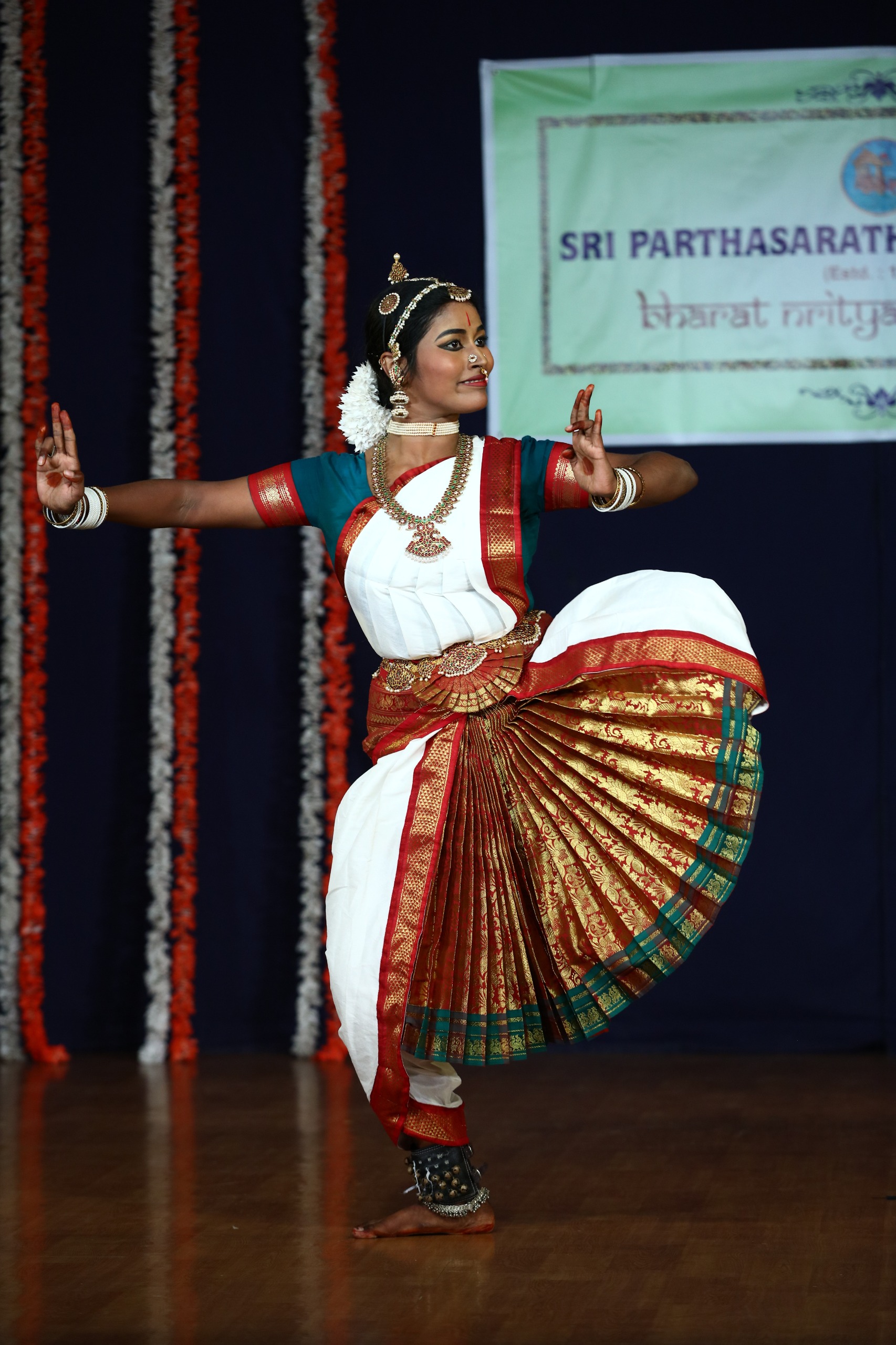 Rajadarshini Saravanan — Bharatanatyam performance