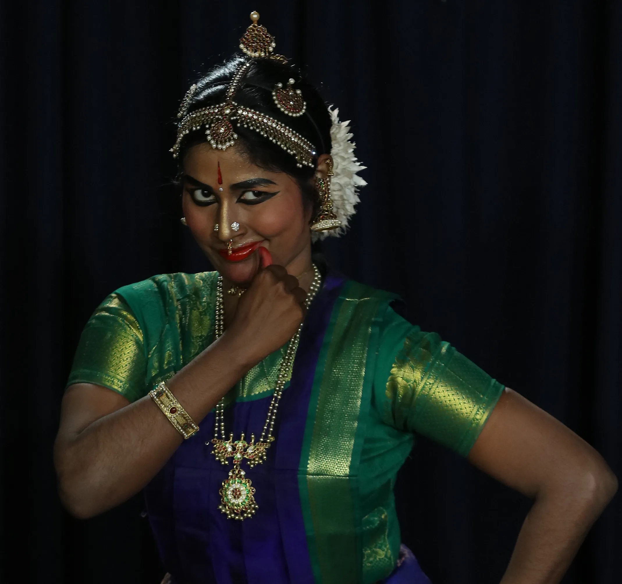 Bharatanatyam performance — full pose